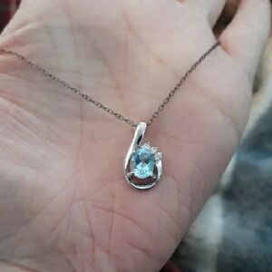 Elegant Silver Necklace with Blue Gemstone